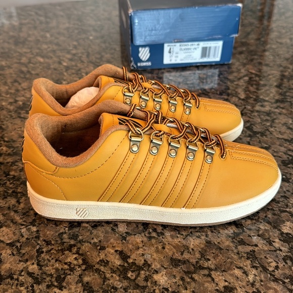 K-Swiss unisex classic varsity low sneakers NIB 4.5 - Picture 7 of 8